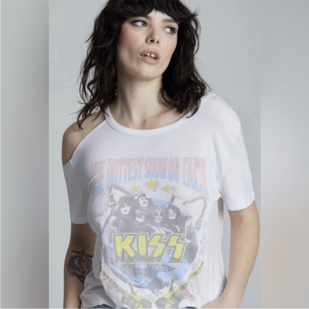 NWOT. RECYCLED KARMA Kiss Hottest Show On Earth Tee XS